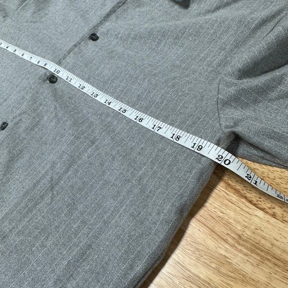 Twenty Montreal Men's Button Up Short Sleeve Grey Shirt NWT Size S Pinstripe - Picture 8 of 9
